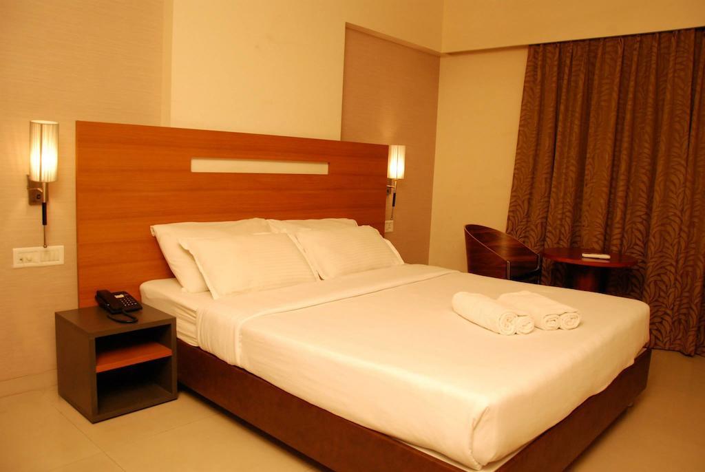Hotel Tanish Residency Navi Mumbai Exterior photo